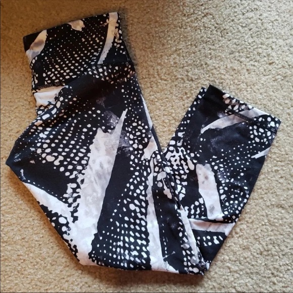 LULULEMON WUNDER UNDER CROP LEGGINGS - Picture 1 of 3